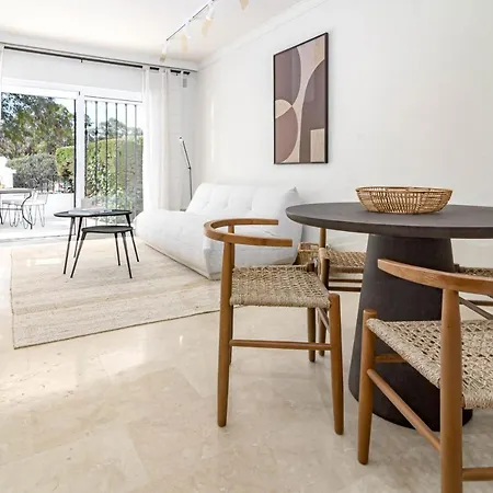 Lägenhet Fully Renovated Modern 2 Bedroom In Aloha Pueblo Marbella