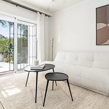 Apartment Fully Renovated Modern 2 Bedroom In Aloha Pueblo